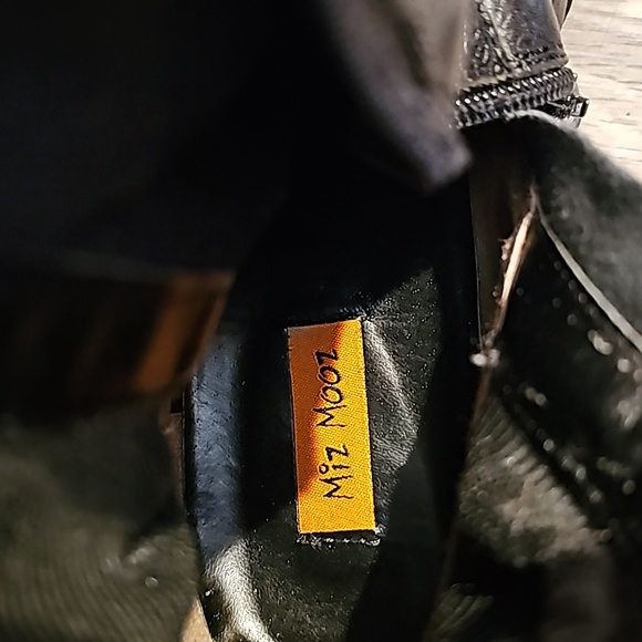 Boot - Picture 3 of 6